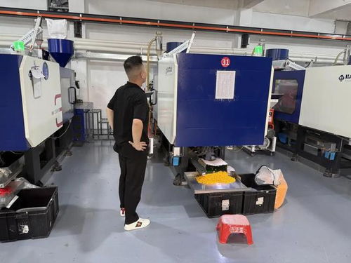 执着追梦，睡地板也要当老板——汕小伙的创业传奇